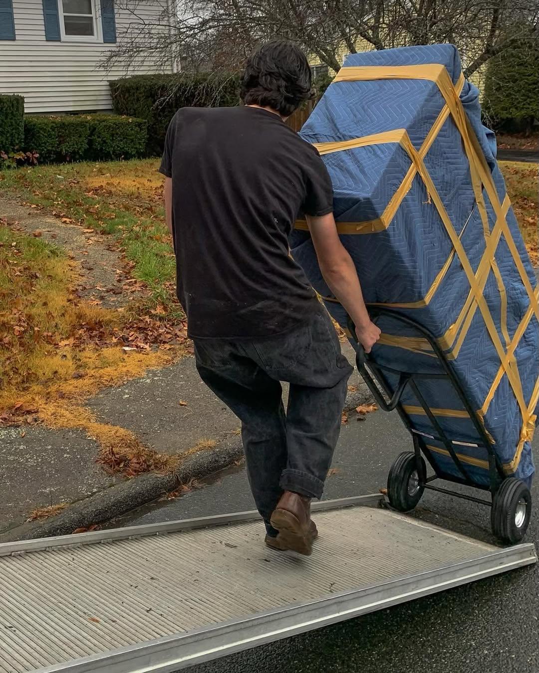 long distance movers Massachusetts loading moving truck long distance movers Massachusetts loading moving truck